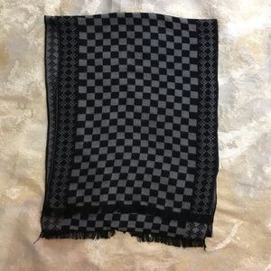 Black and grey scarf